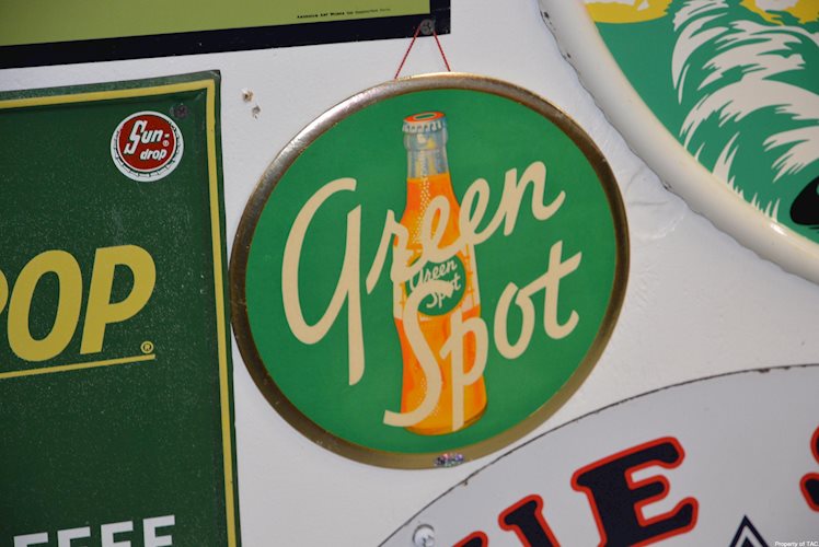 Green Spot w/bottle sign