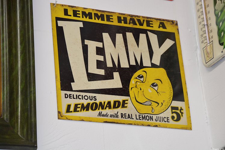 Lemmy Lemonade w/logo sign