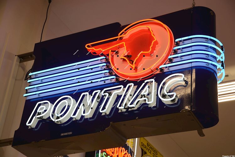 Pontiac Full Feather neon sign