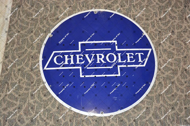 Chevrolet in bowtie sign