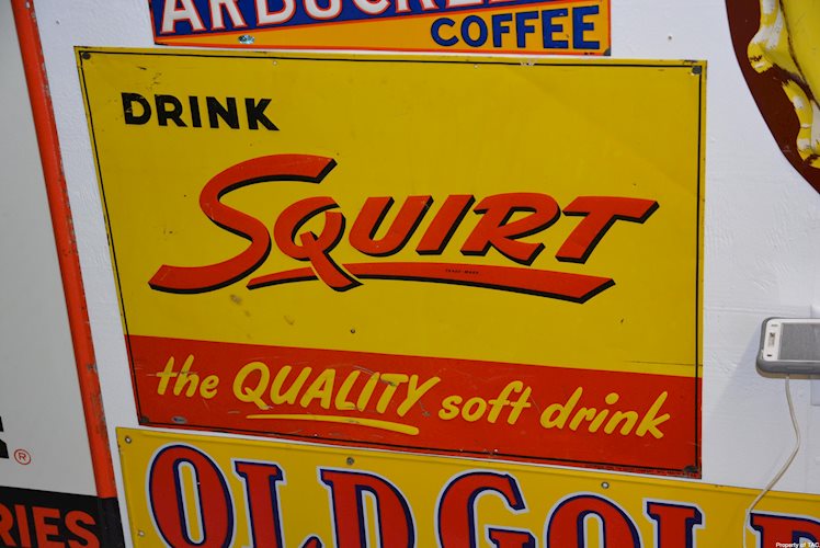 Drink Squirt sign