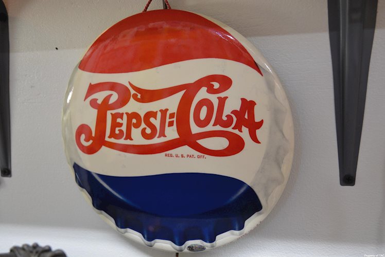Drink Pepsi: Cola (double-dot)