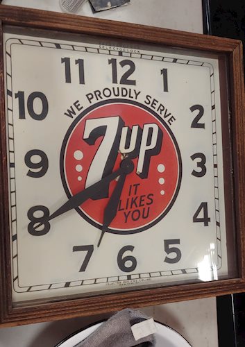 7up We Proudly Serve" Clock"