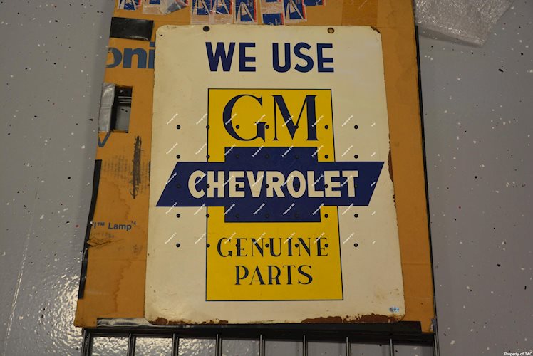 We Use GM Chevrolet Genuine Parts sign