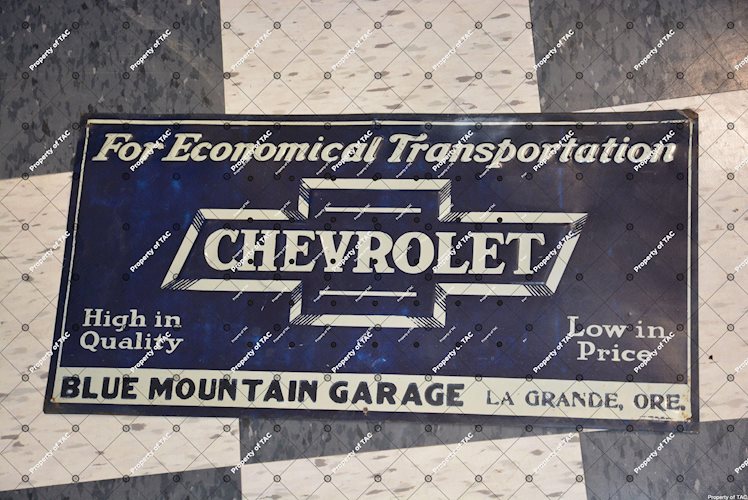 Chevrolet in bowtie sign