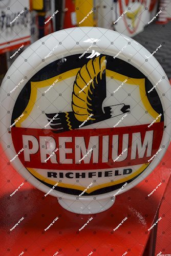 Premium Richfield w/Art Deco Eagle 13.5 single globe lens"