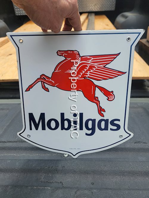 Mobilgas w/Pegasus Porcelain Pump Sign
