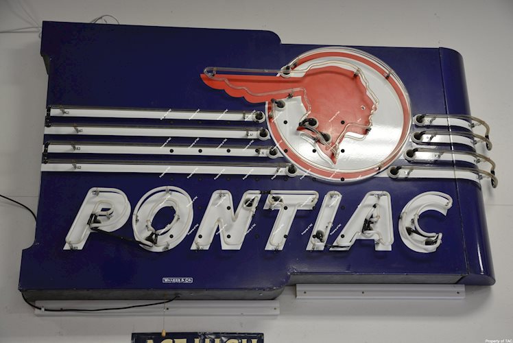 Pontiac w/full feather & lines logo sign